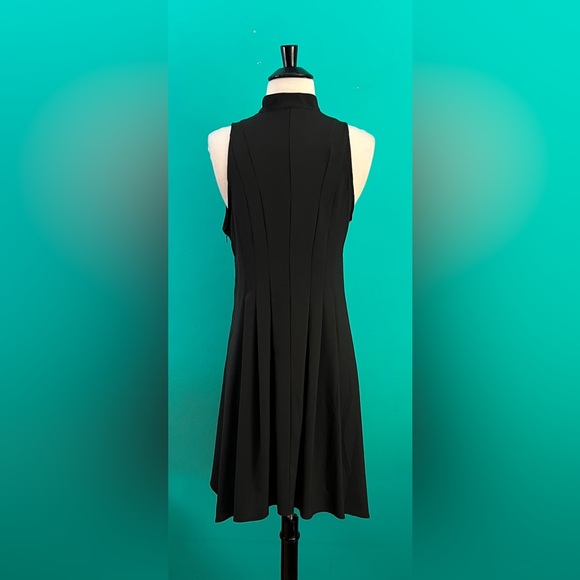 De Philo Black Pleated V Neck Handkerchief Hem Dress - Picture 4 of 9